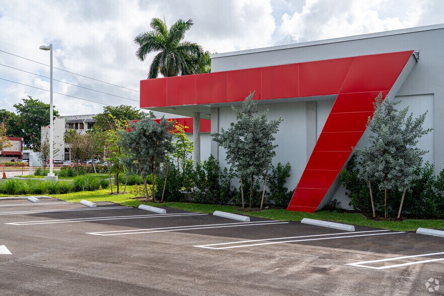 More Photos Of 20450 NW 2nd Ave, Miami Storefront For Lease