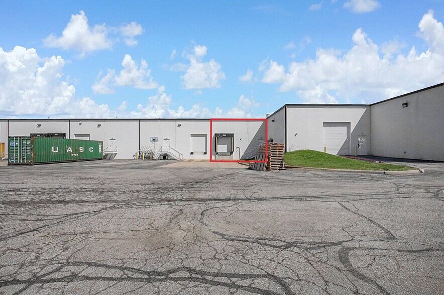 More Photos Of 750 Cross Pointe Rd, Gahanna Warehouse For Lease