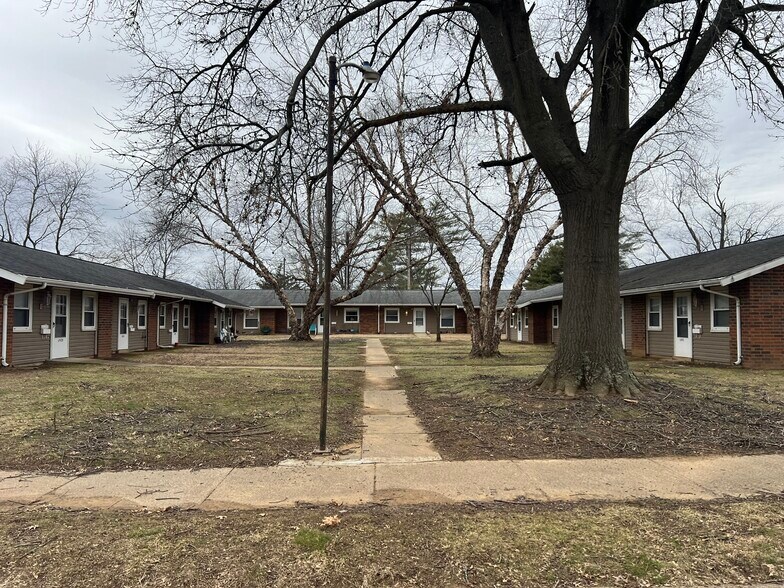 More Photos Of 1450 Luther Sq, Evansville Apartments For Sale