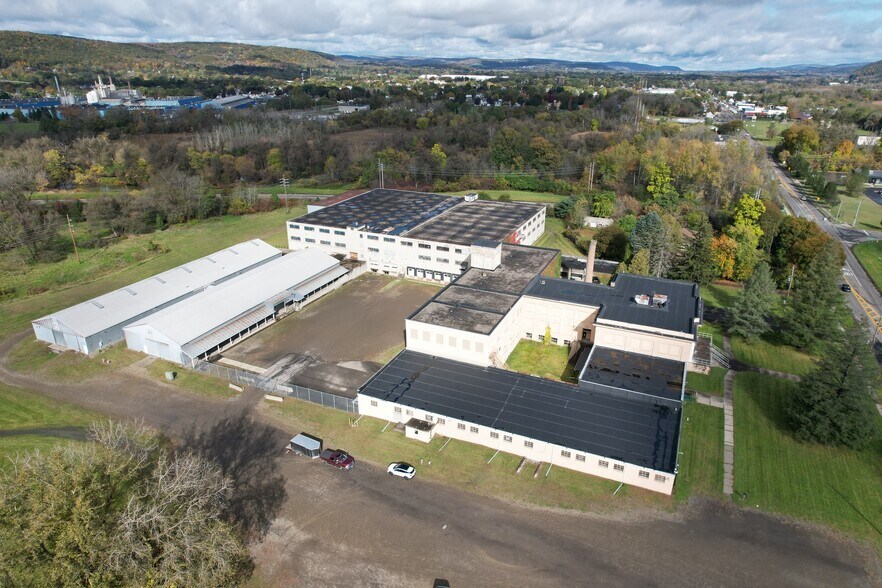 More Photos Of 1575 Lake St, Elmira Manufacturing For Lease