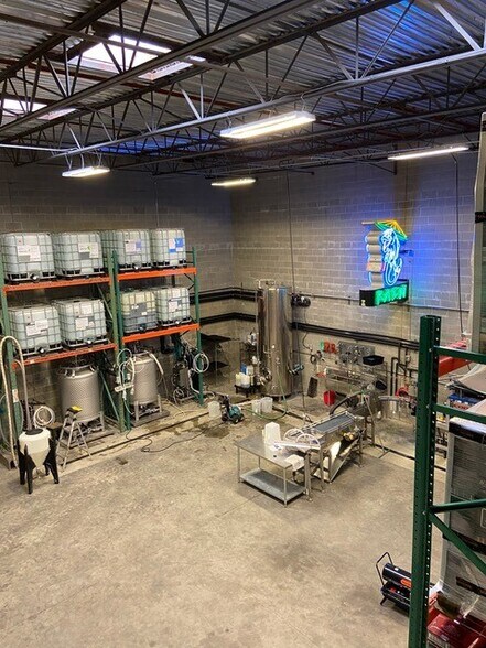 More Photos Of 13753 Midvale Ave N, Seattle Warehouse For Sale