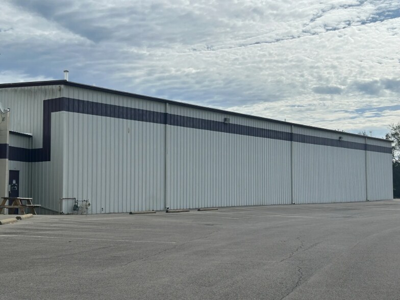 More Photos Of 130 Hunter Ct, Bowling Green Industrial For Lease