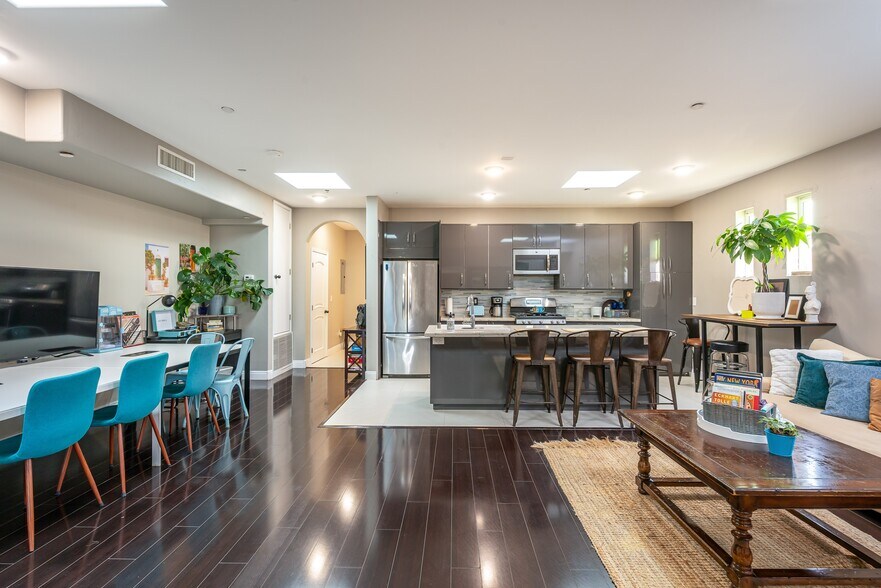 More Photos Of 4741 Point Loma Ave, San Diego Storefront Retail Residential For Sale