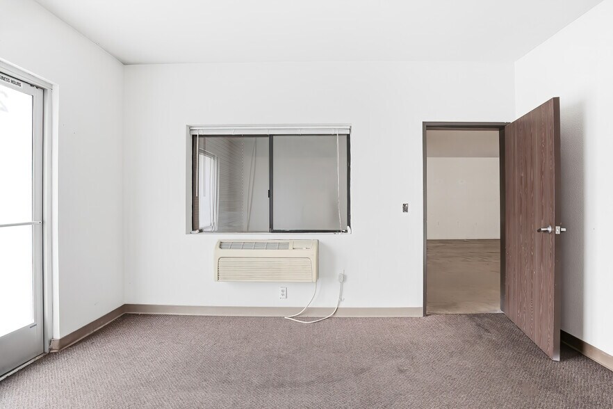 More Photos Of 2200-2248 MaryAnne Dr, Turlock Warehouse For Lease