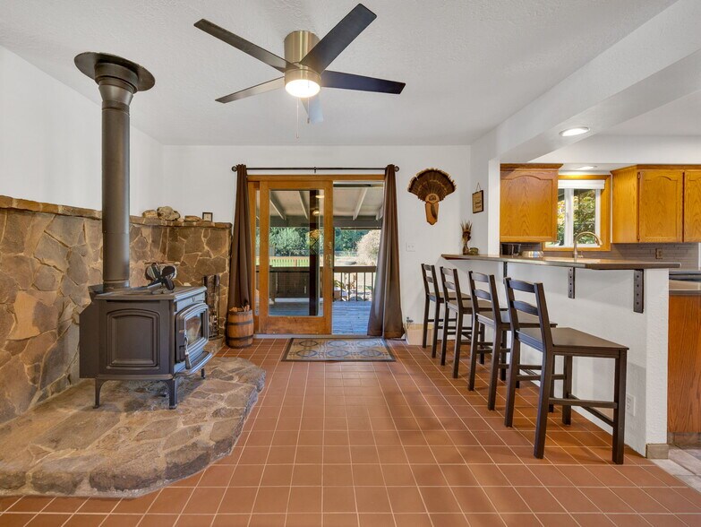 More Photos Of 44434 SE Coalman Rd, Sandy Light Manufacturing For Sale