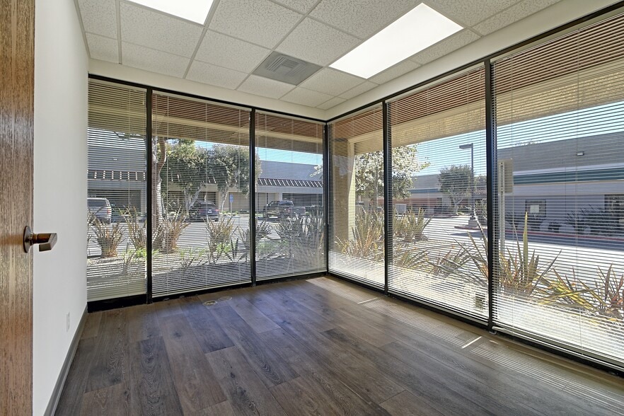 More Photos Of 4564 Telephone Rd, Ventura Warehouse For Lease