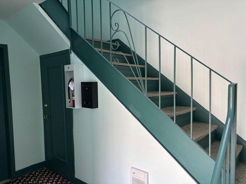 More Photos Of 3165 Rue De Mont-Royal, Saint-hubert Apartments For Sale