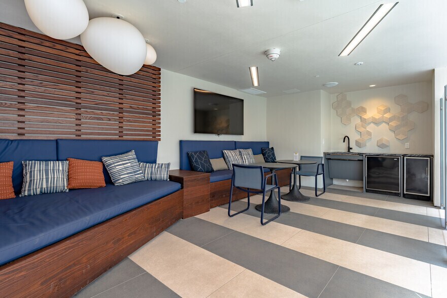 More Photos Of 2929 Pennsylvania Ave, Santa Monica Apartments For Lease