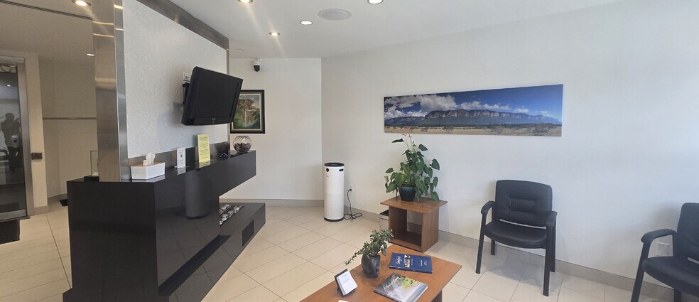 More Photos Of 1135 Adelaide St N, London Office For Lease