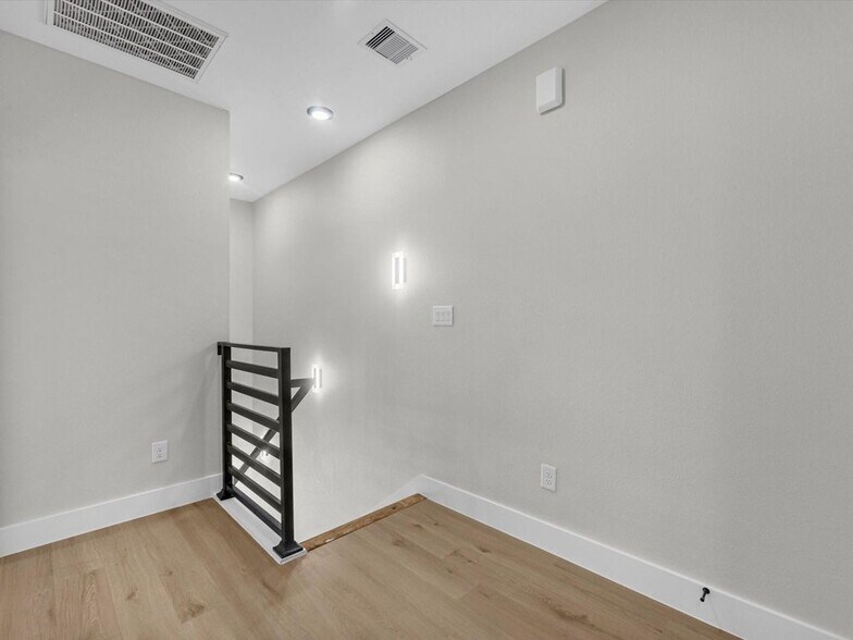 More Photos Of 1030 Reverend B J Lewis dr, Houston Apartments For Sale