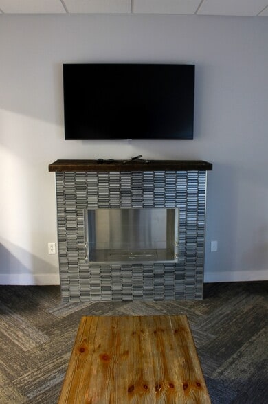 More Photos Of 112 Parker St, Newburyport Research And Development For Lease