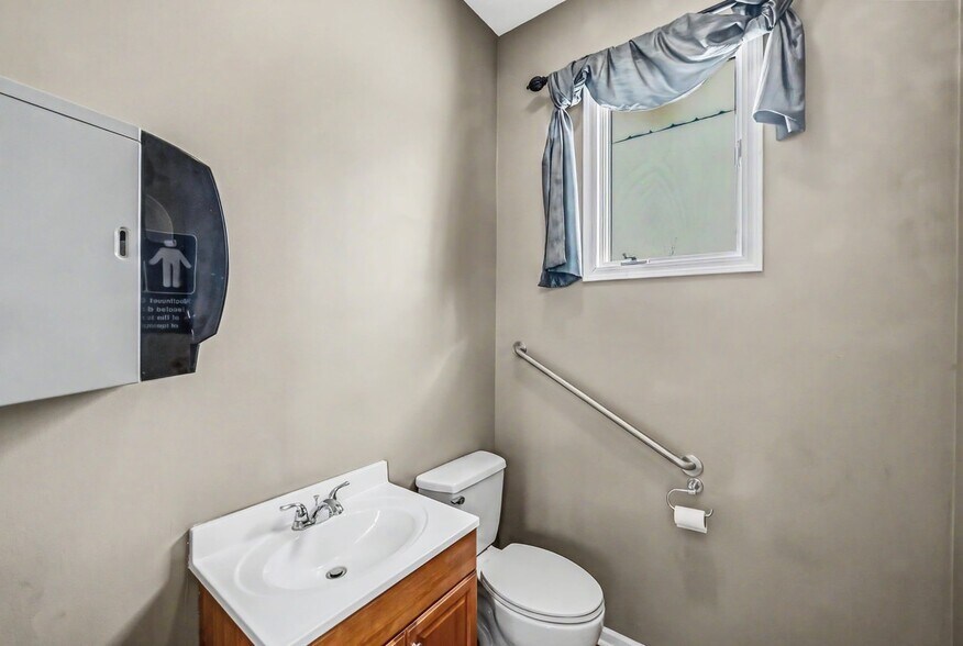 More Photos Of 15924 PA-407 Sr, Fleetville Office For Sale