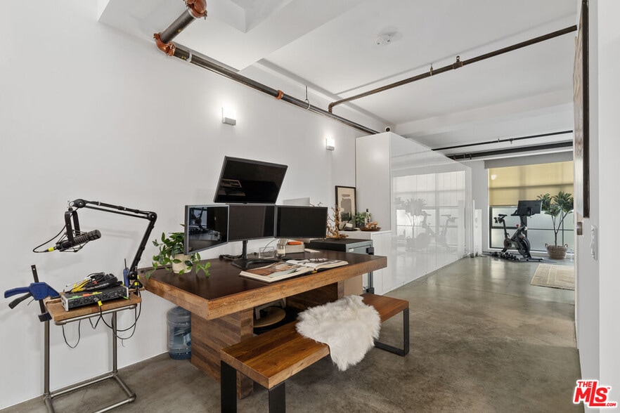 More Photos Of 1046 Princeton Dr, Venice Loft Creative Space For Sale