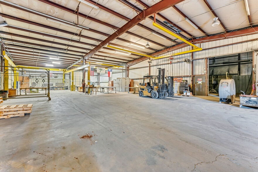 More Photos Of 4400 US Highway 377, Granbury Industrial For Lease