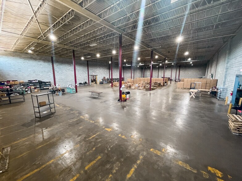 More Photos Of 2836 Dug Hill Rd, Huntsville Distribution For Lease