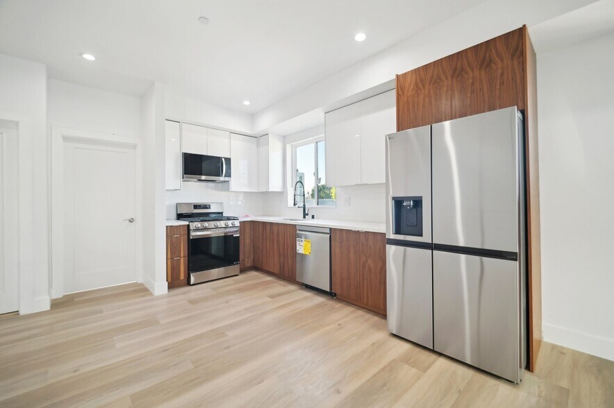 More Photos Of 11314 Martha St, North Hollywood Apartments For Sale