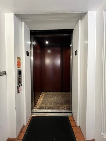 More Photos Of 1201-1217 Hampton St, Columbia Office For Lease