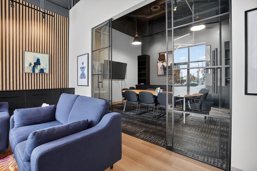 More Photos Of 812 Dundas St, London Freestanding For Sale