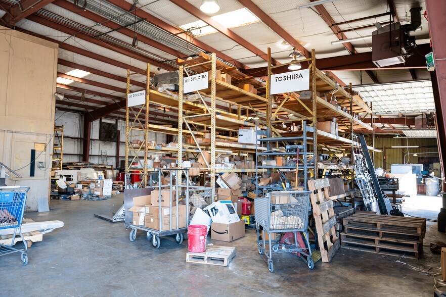 More Photos Of 1630 N Interstate 35 E, Lancaster Flex For Sale