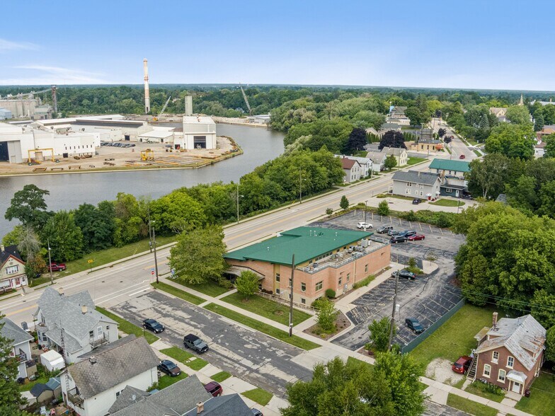 More Photos Of 920 State St, Manitowoc Medical For Lease