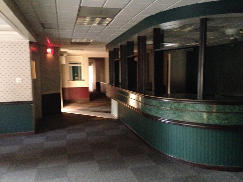 More Photos Of 737 Main St, Lumberton Office For Sale