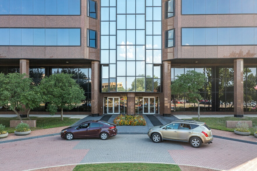 More Photos Of 12005 Ford Rd, Dallas Office For Lease