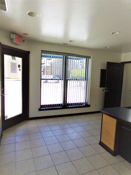 More Photos Of 39 E William St, Delaware Light Distribution For Lease