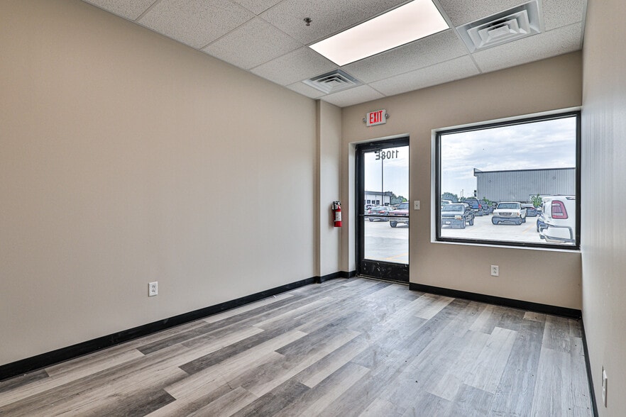 More Photos Of 1108 NW Bush Dr, Grain Valley Industrial For Lease