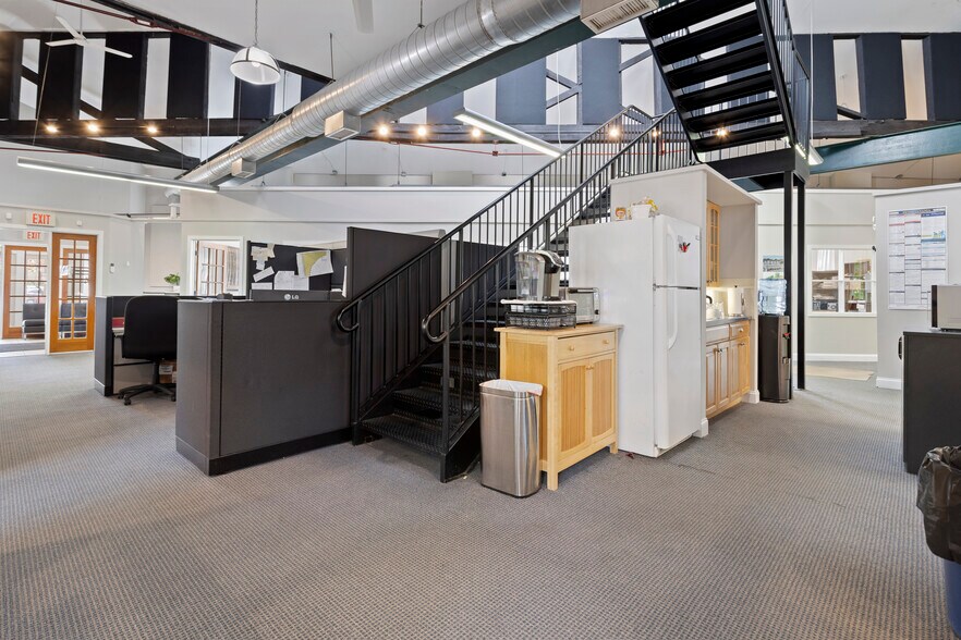 More Photos Of 101 N Providence Rd, Wallingford Office For Sale