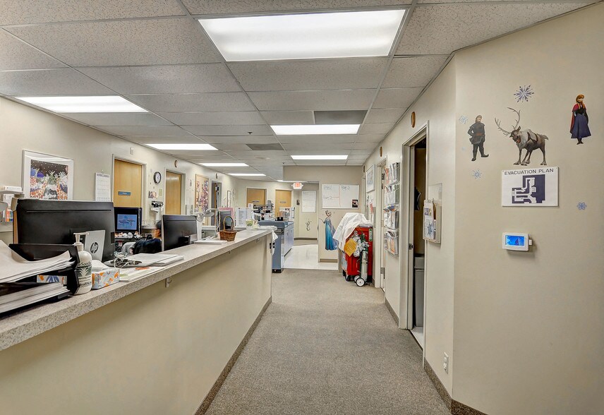 More Photos Of 17909 Soledad Canyon Rd, Santa Clarita Medical For Lease
