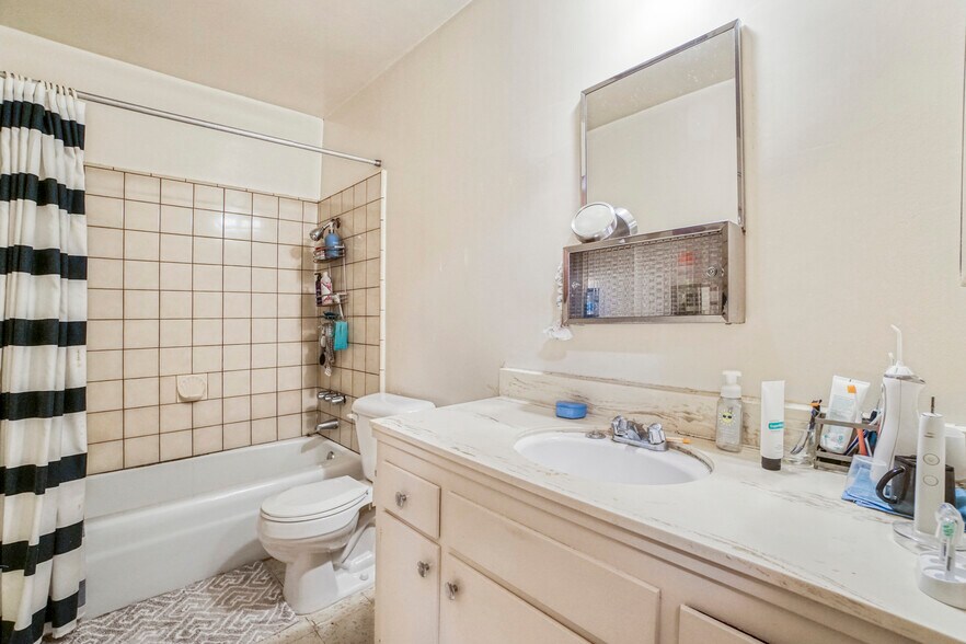 More Photos Of 2714 New Jersey St, Los Angeles Multifamily For Sale