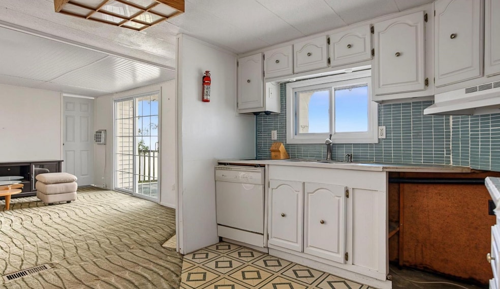 More Photos Of 3905 32nd St, Port Huron Showroom For Sale