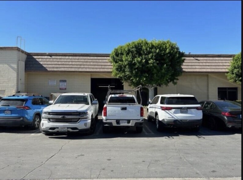 More Photos Of 12455 Branford St, Pacoima Warehouse For Lease