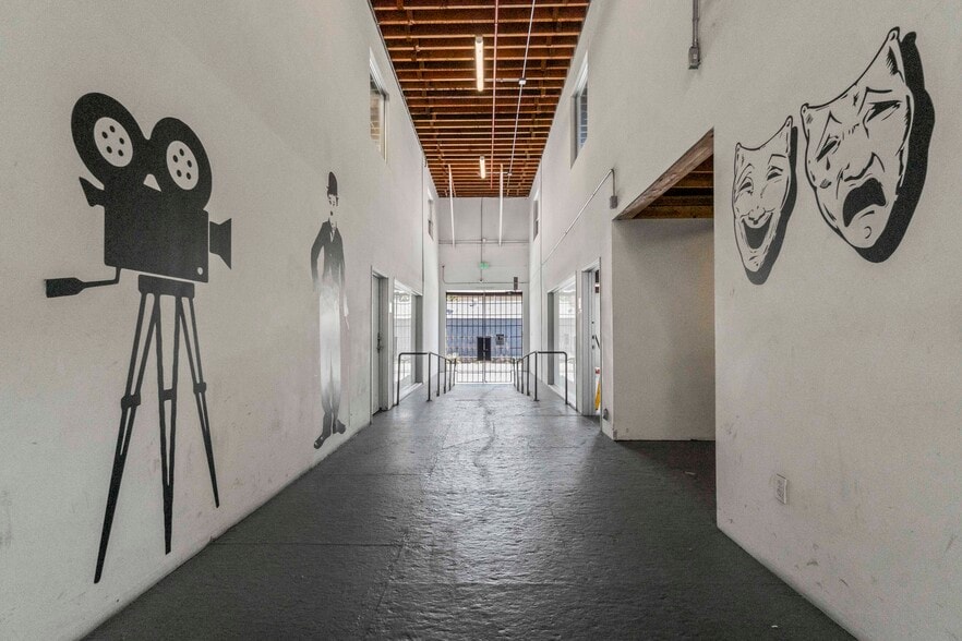 More Photos Of 5176 Santa Monica Blvd, Los Angeles Loft Creative Space For Lease
