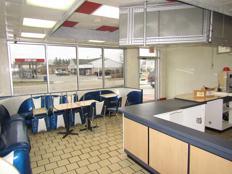 More Photos Of 1532 E Racine St, Janesville General Retail For Lease