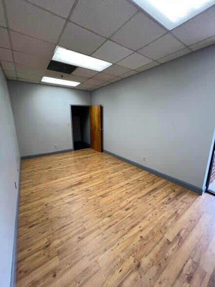 More Photos Of 2575 Cobb International Blvd, Kennesaw Warehouse For Lease