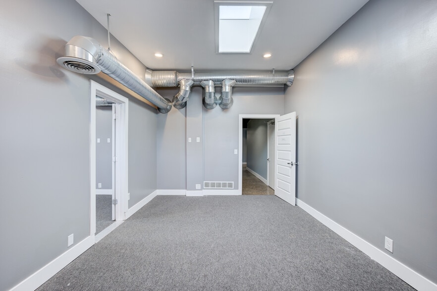 More Photos Of 628 E Parent Ave, Royal Oak Office Residential For Lease