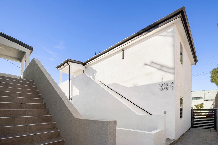 More Photos Of 1038 E 53rd St, Los Angeles Apartments For Sale