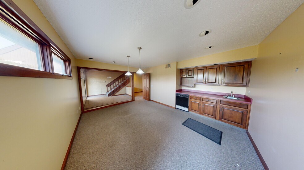 More Photos Of 205-217 E Washington Center Rd, Fort Wayne Office For Lease