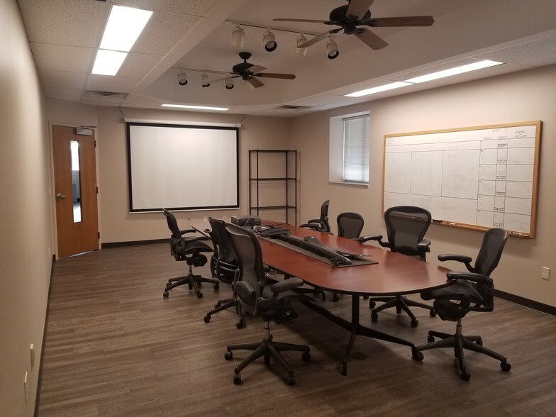 More Photos Of 721 W Laketon Ave, Muskegon Office For Sale