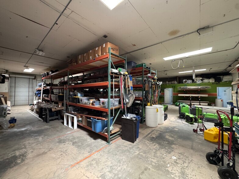 More Photos Of 215 W Ash St, Fallbrook Light Distribution For Lease