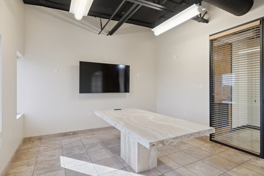 More Photos Of 9096 E Bahia Dr, Scottsdale Showroom For Sale