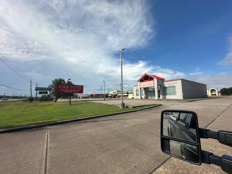 More Photos Of 2650 Highway 6 S, Houston Freestanding For Lease