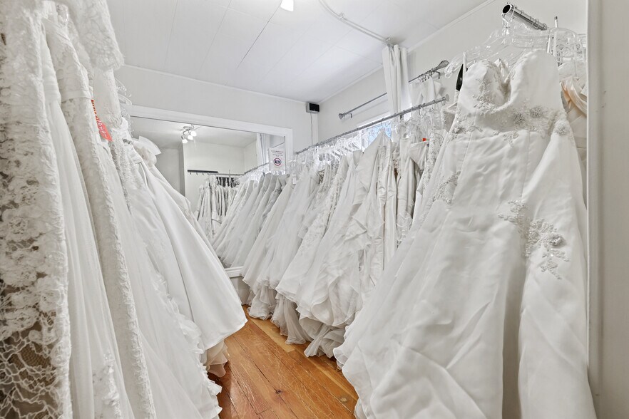 More Photos Of 620 Marsh Rd NE, Calgary General Retail For Lease