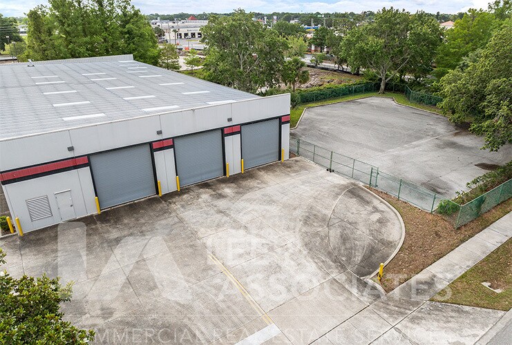 More Photos Of 88 E Broad St, Winter Garden Warehouse For Lease