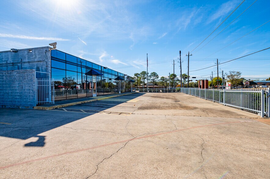 More Photos Of 2947 E Broadway St, Pearland Office For Lease