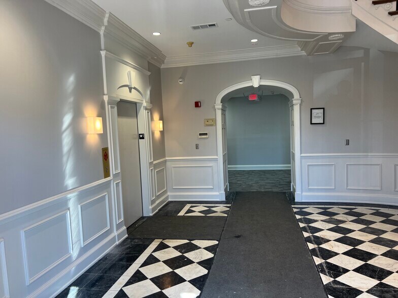 More Photos Of 1902 Leland Dr SE, Marietta Unknown For Lease