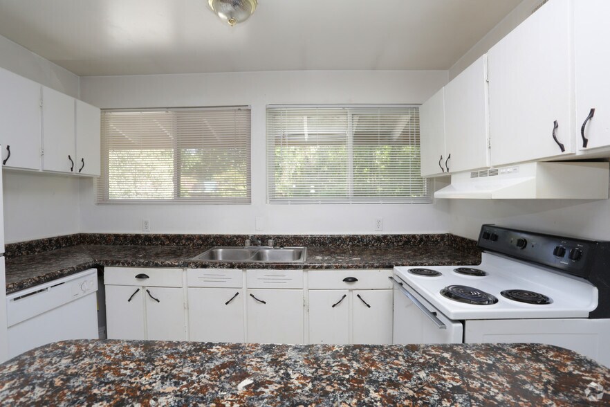 More Photos Of 2075 Langhorne Rd, Lynchburg Apartments For Sale