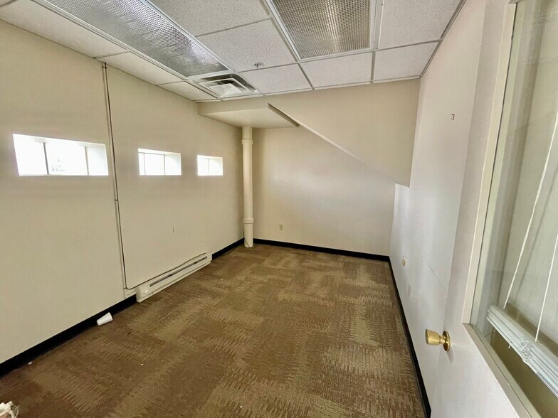 More Photos Of 120 16 1/2 St, Rock Island Office For Sale