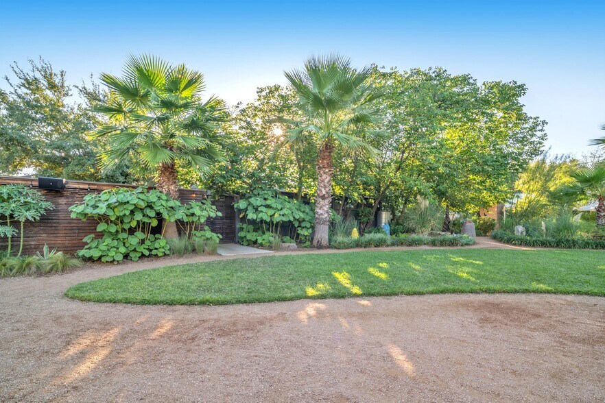 More Photos Of 1127 S St Marys St, San Antonio Restaurant For Sale